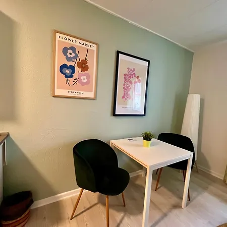 5 Minute Walk To Lego House - N4 *